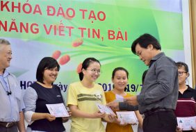 BẾ GIẢNG KHÓA ĐÀO TẠO KỸ NĂNG VIẾT TIN BÀI CHO NHÂN VIÊN Y TẾ