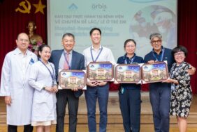 Bệnh viện Mắt tiếp đoàn Tổ chức Orbis chuyển giao kỹ thuật điều trị lác/lé ở trẻ em